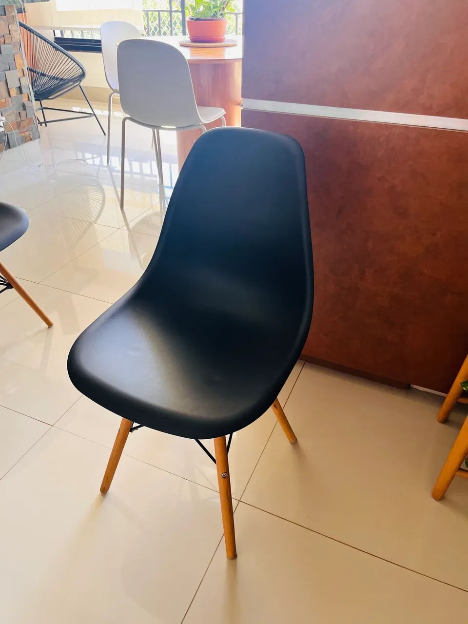 Conjunto de 4 Cadeiras na cor Preta - Foto 4