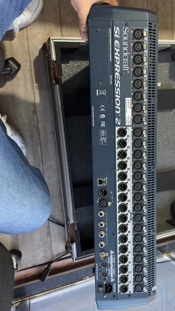 Mesa Soundcraft Si Expression 2 com case - Foto 4