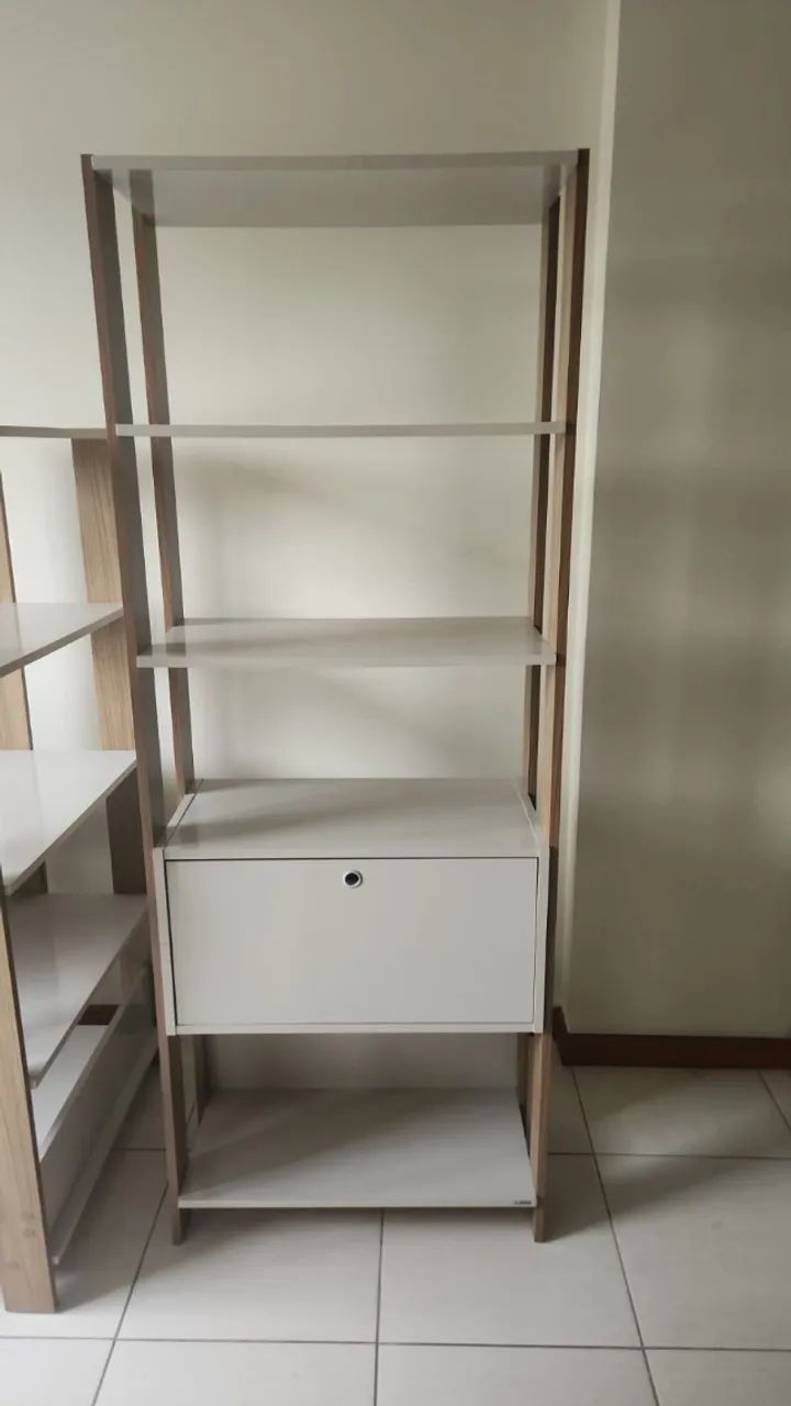 Mesa de escritório com estante - Foto 2