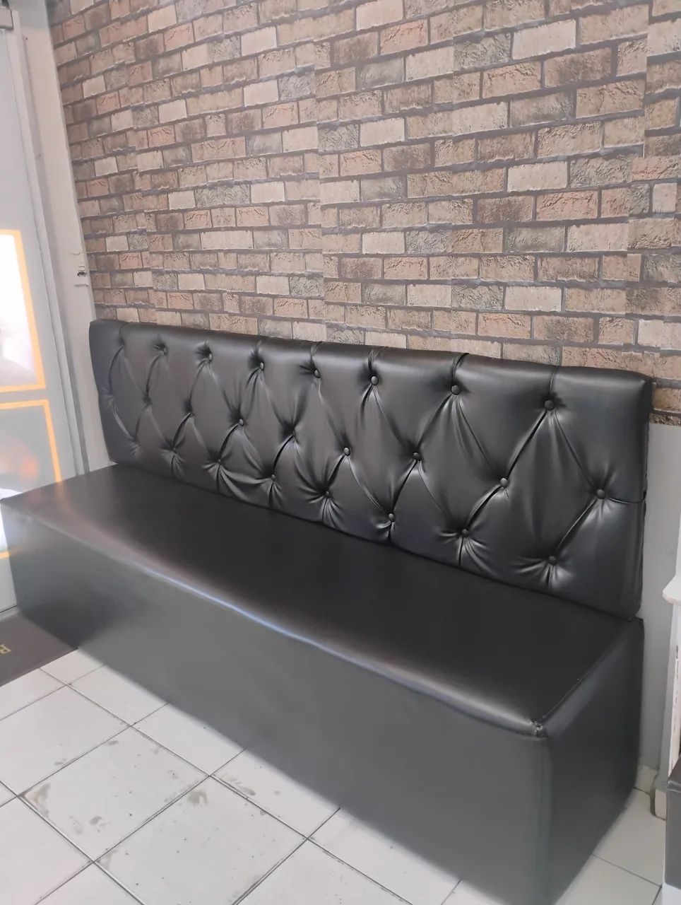 Sofá rústico para barbearia ?