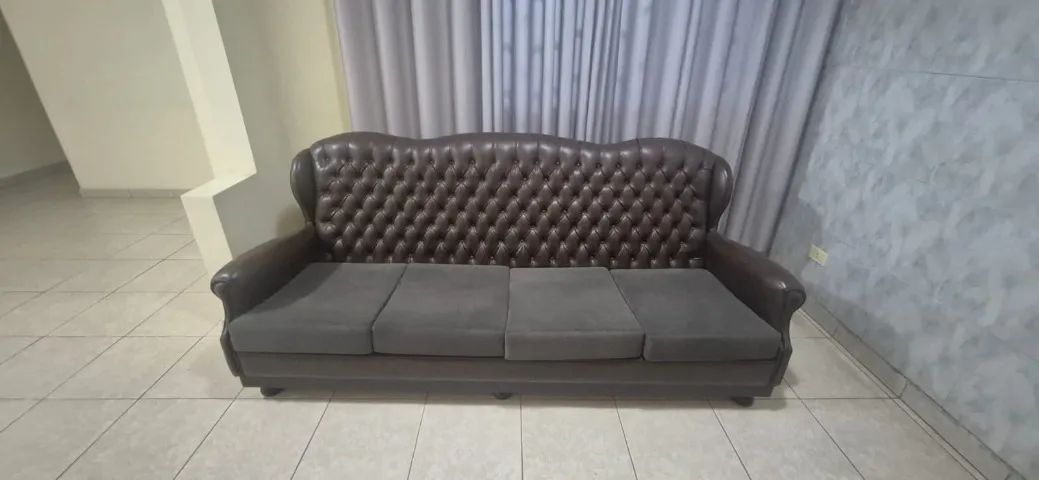 Sofá Clássico em Couro - Estilo Chesterfield - Mais de 40 Anos - Foto 3