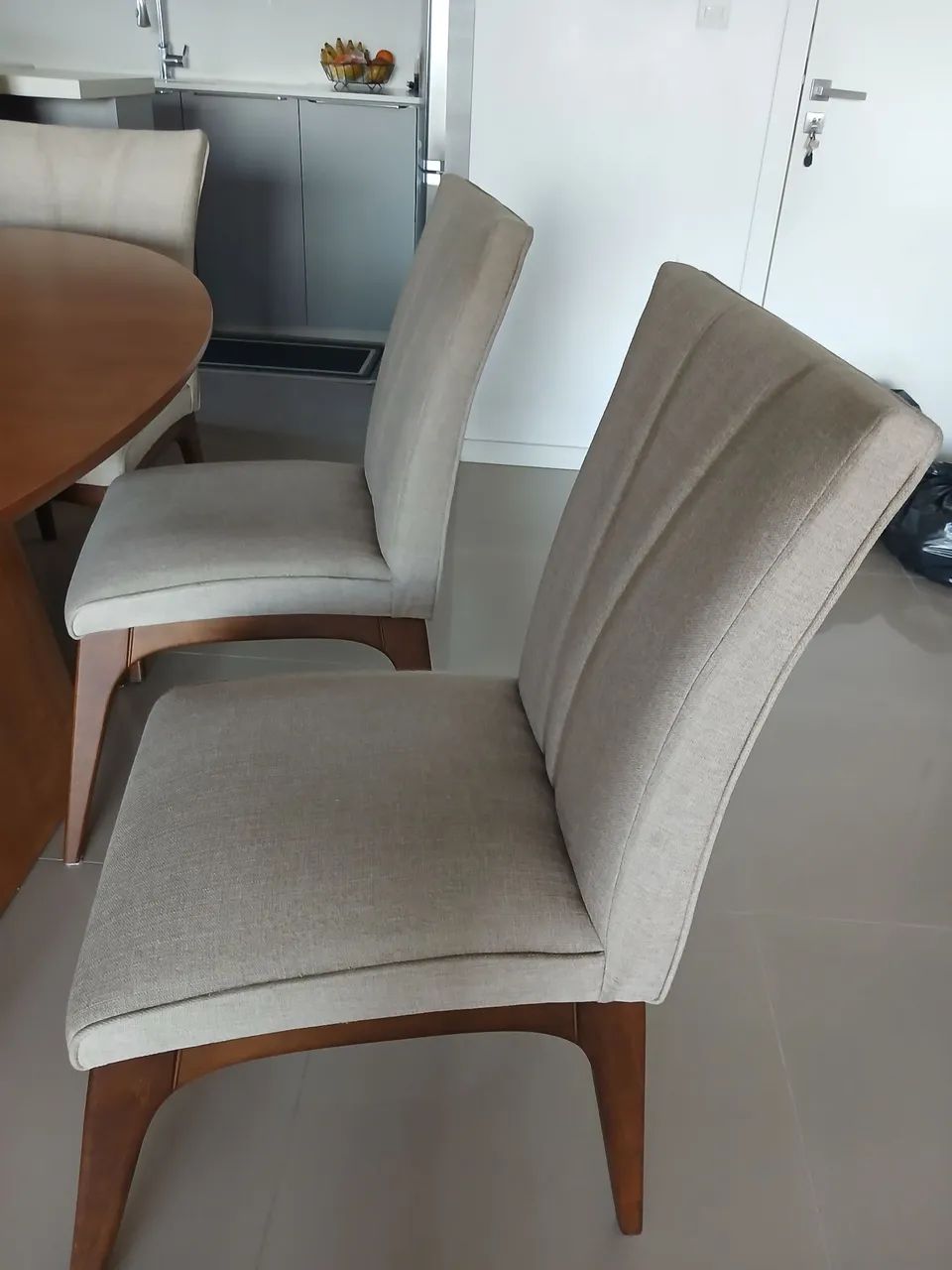Vende 6 cadeiras e duas banquetas - Foto 4