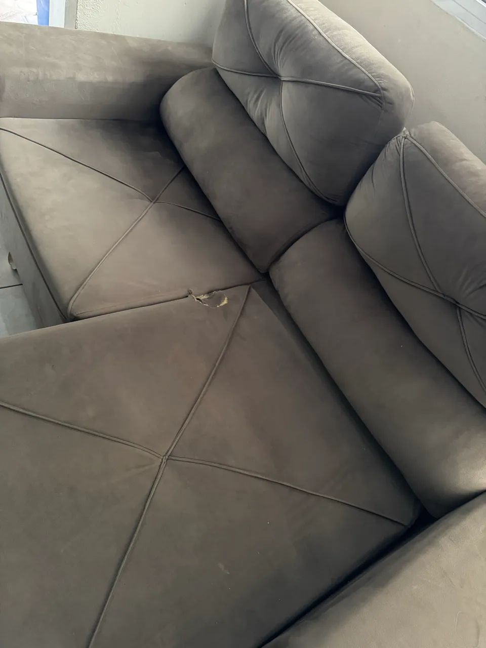 Vendo Sofá,Guarda roupa cama Box e mesa com dois bancos - Foto 2