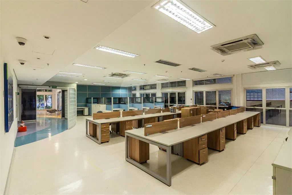 Prédio Comercial Inteiro na Barra Funda - 3.292 m² de Área Útil e 30 Vagas - Foto 3
