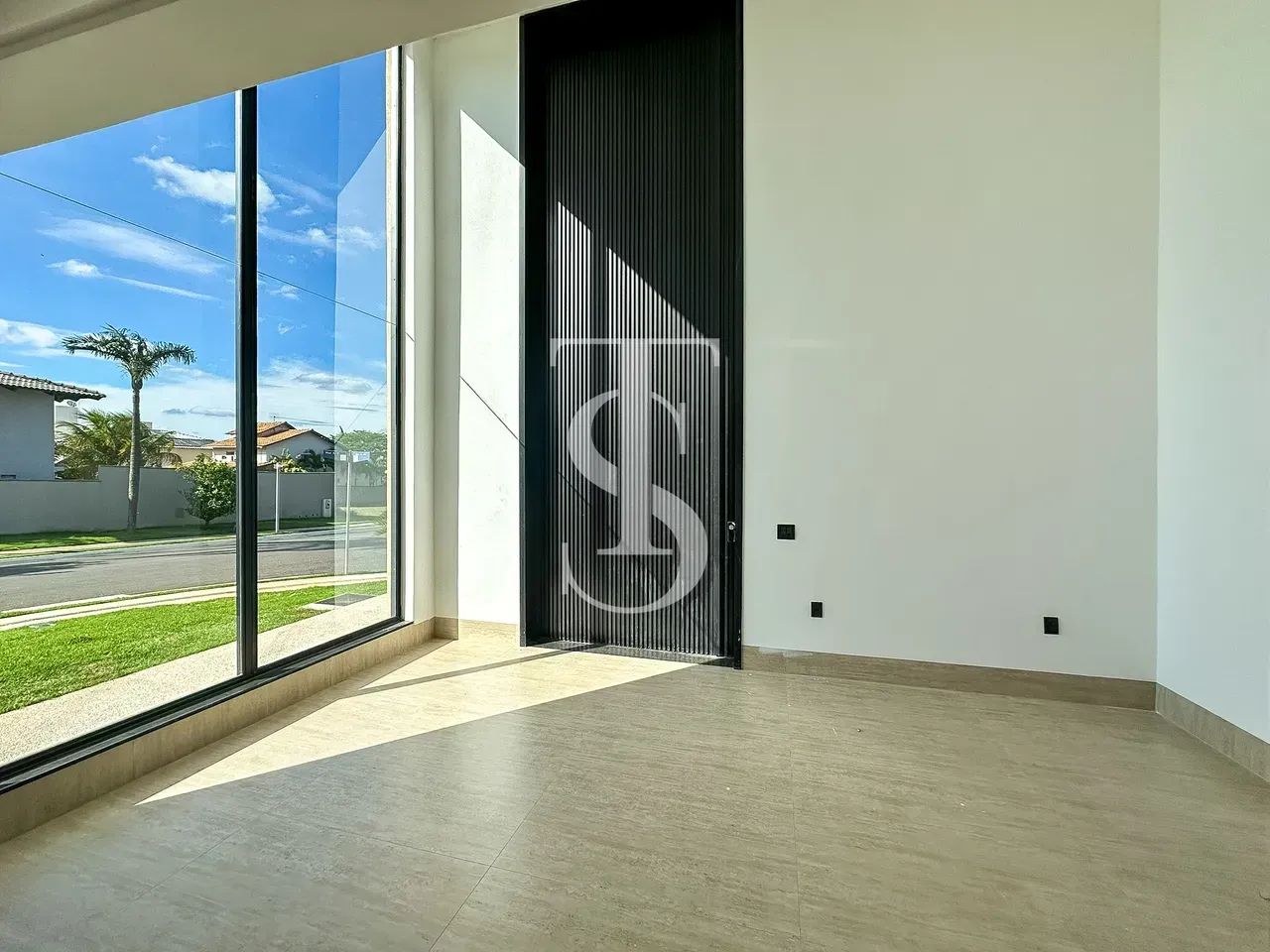 SOBRADO Á VENDA Com 5 [Cinco] Suítes
