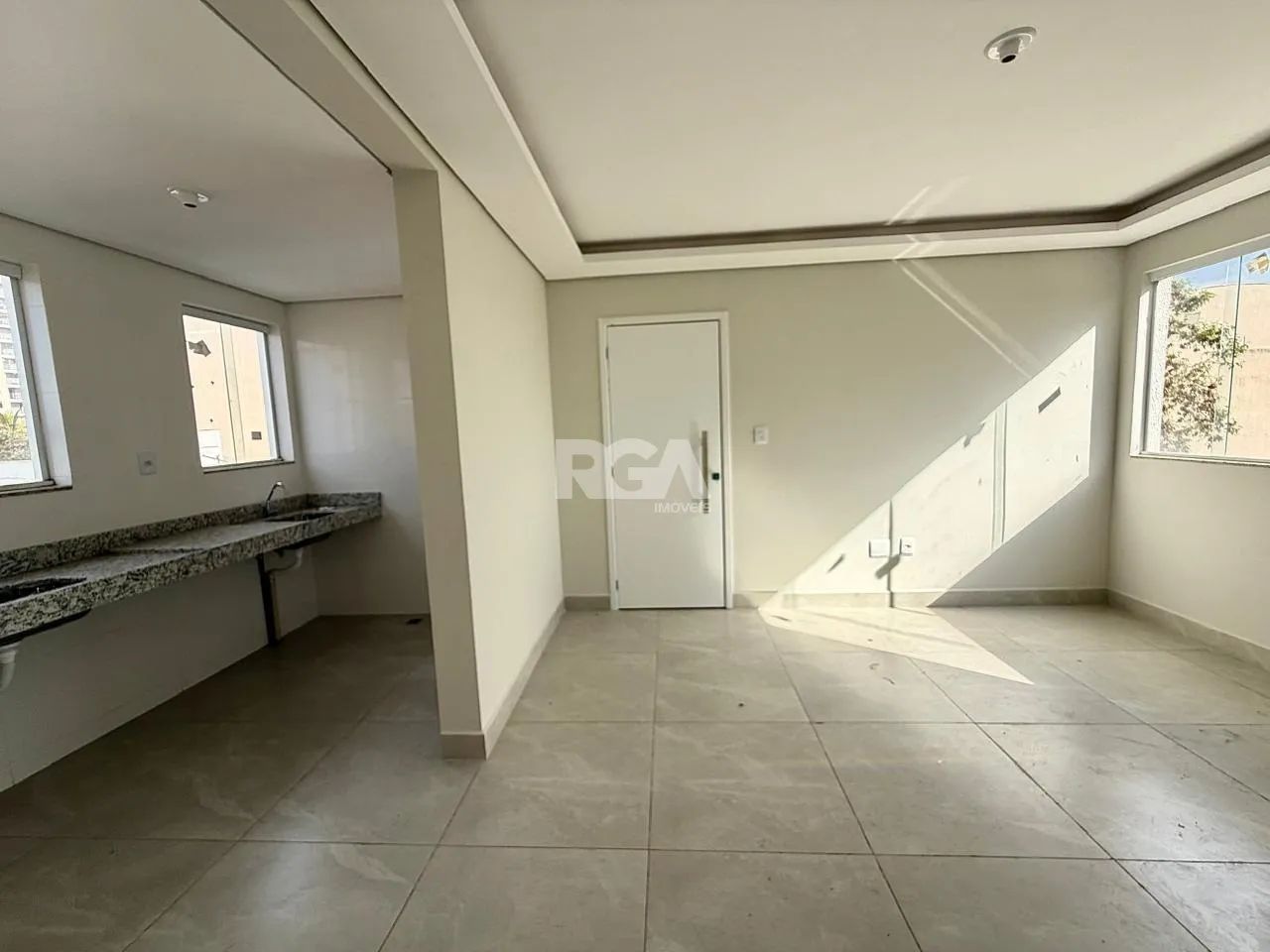 APARTAMENTO COM 2 QUARTOS E ELEVADOR  CANDELÁRIA - Foto 2