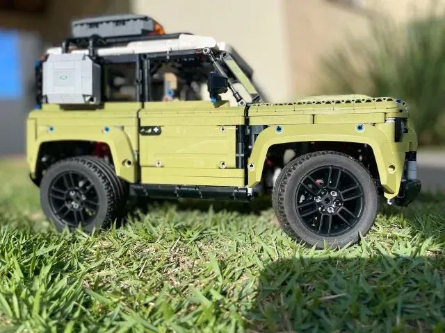 LEGO 42110 - Land Rover Defender com 2.573 pç