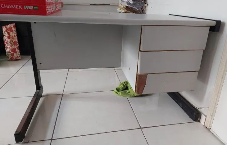 Vendo Mesa de Escritório - R$ 100,00 - Foto 3