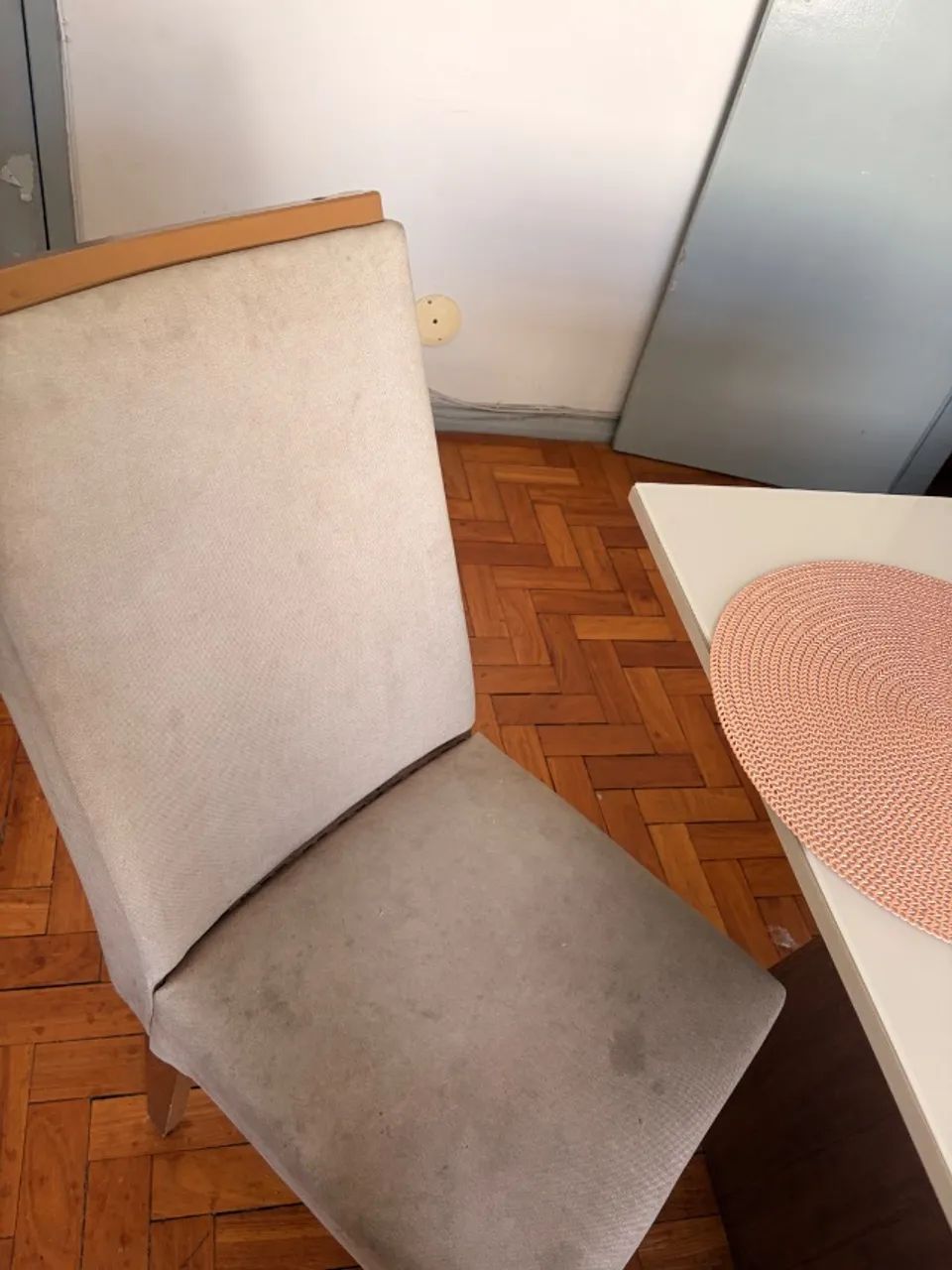 Mesa de jantar com tampo de vidro e 4 cadeiras  - Foto 5