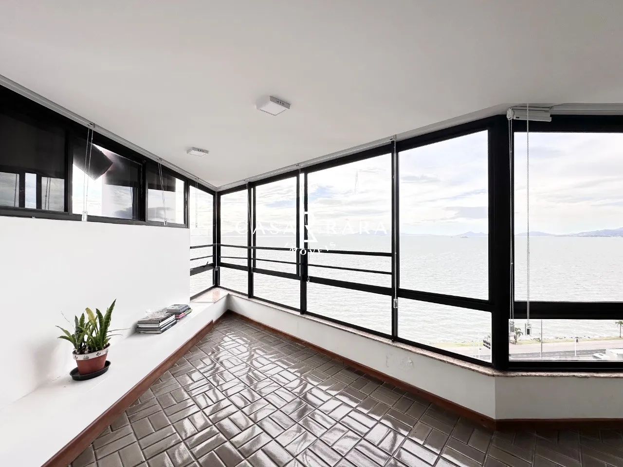 Apartamento 4 dormitórios (3 suítes) e 2 vagas - Av. Beira Mar Norte - Foto 2