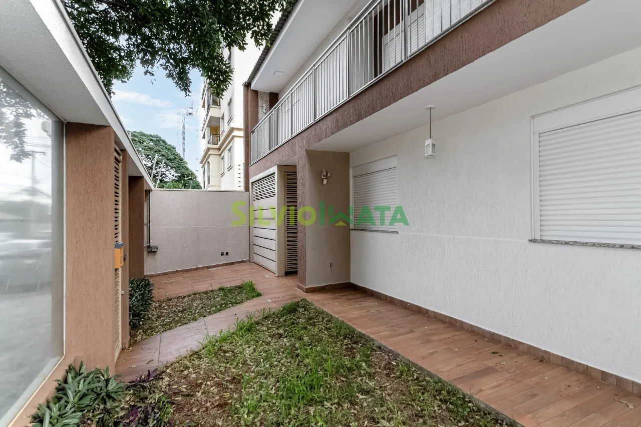 EXCELENTE SOBRADO DE 04 QUARTOS PARA MORAR NA ZONA 03. - Foto 4