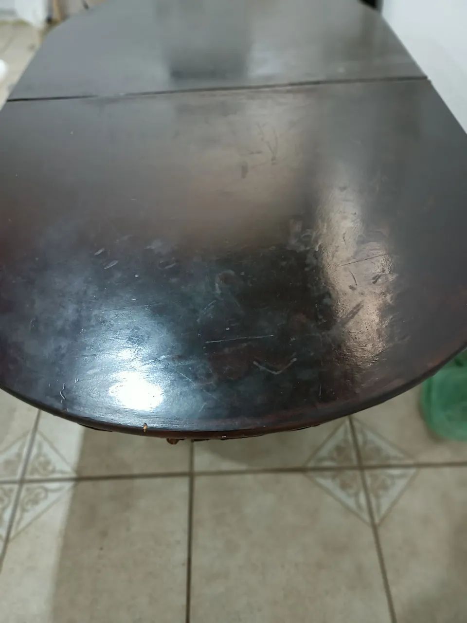 VENDO UMA MESA DEMJANTAR 8 LUGARES 