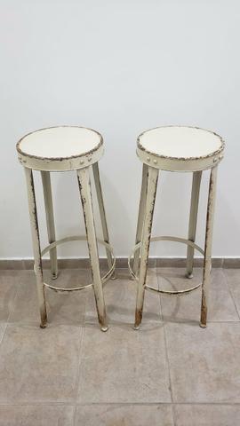 2 Banquetas Industriais de Ferro em Patina Branco