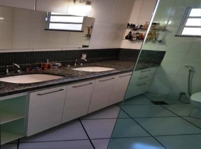 Localização excelente no bairro joão pinheiro,rua cata preta,casa espaçosa arejada,com ilu - Foto 12