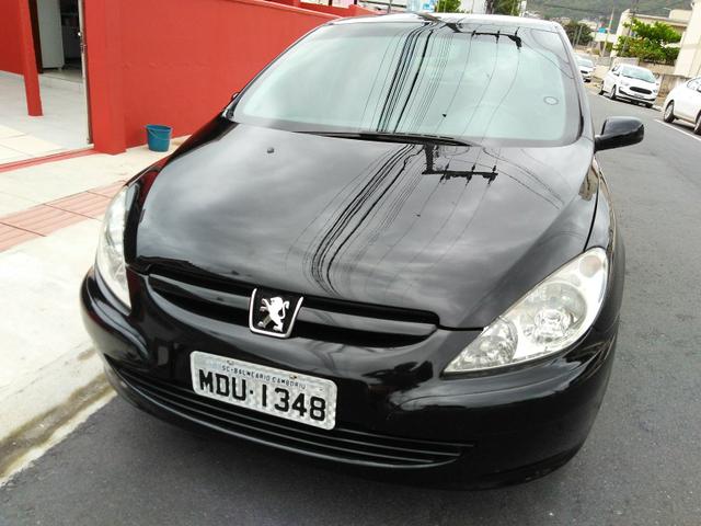 Vendo Peugeot 307 Presenc ano 2006 com ar direção airbags interior em couro valor 18000 - Foto 5