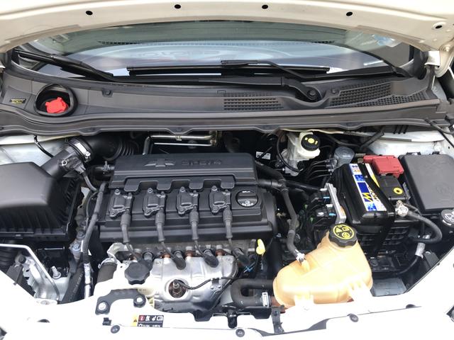 Chevrolet Onix LT 1.0 Prata 2015 - Foto 15