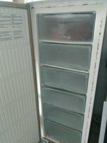 Freezer vertical Eletrolux 600,00 - Foto 2