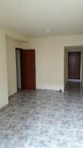Aluga Aptº 2/4 com garagem de frente na Vila da Penha - Foto 4