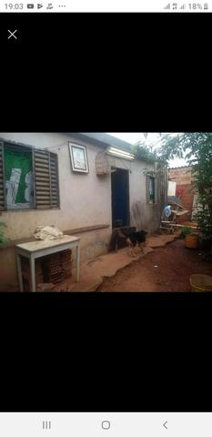 Vendo casa ou troco em outra aceito carro e volta em dinheiro - Foto 3