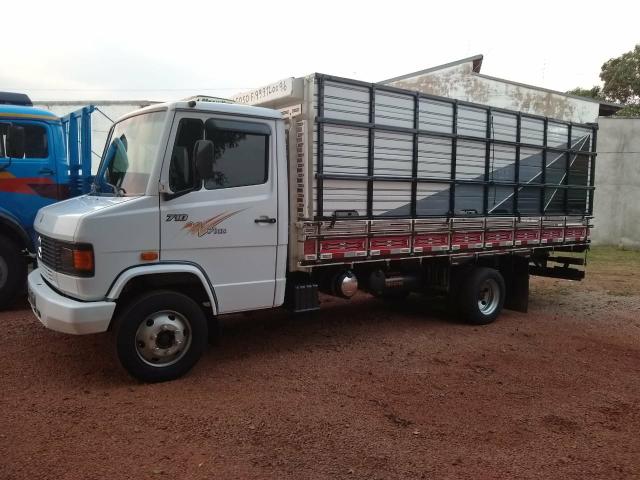 Caminhão Mercedes bens 710 plus