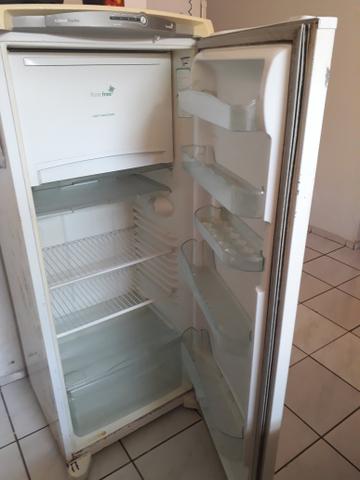 Geladeira em ótimo estado funciona muito bem - Foto 2