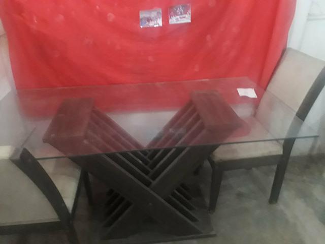 Mesa de vidro com base