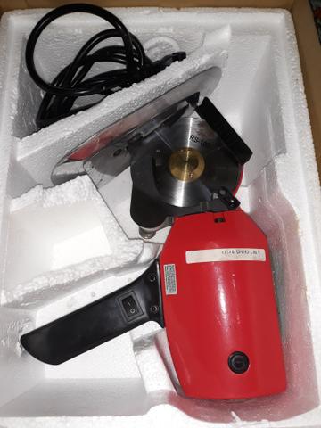 Máquina para corte de tecido