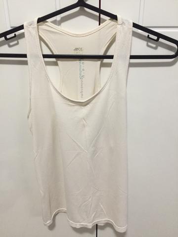 Lote 3 blusas de academia tamanho P! - Foto 4