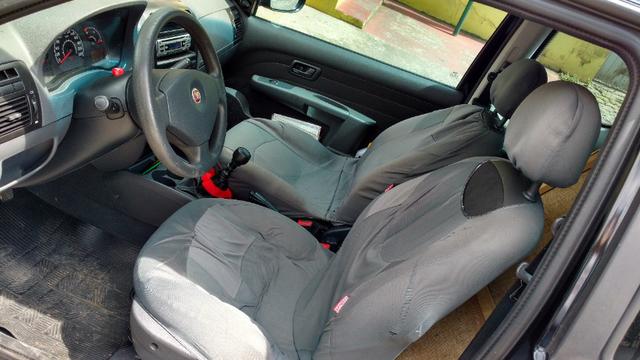 Fiat Strada Working 1.4 CD 2012 cor preta - Foto 4