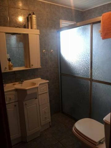 Casa dois pisos com garagem e piscina