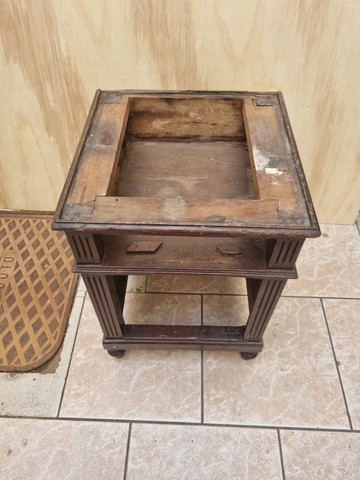 Mesa De Cabeceira/lateral Estilo Império Em Peroba Do Campo - Foto 2