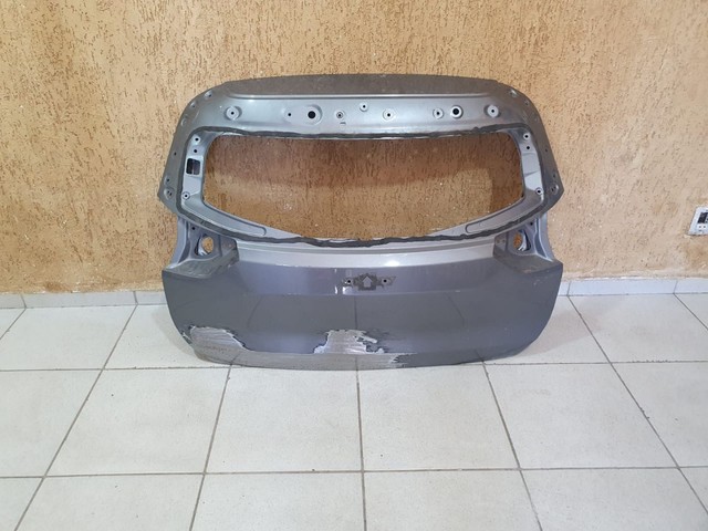 Tampa traseira do porta malas Tracker 20/22 Original