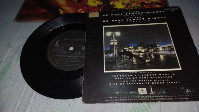 Paul Mc Cartney - Discos , recortes e revista tour book - Foto 4