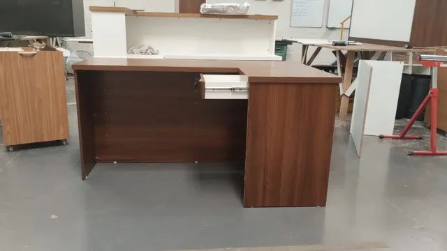 mesa em L ameixa negra ripada em branco - Foto 3