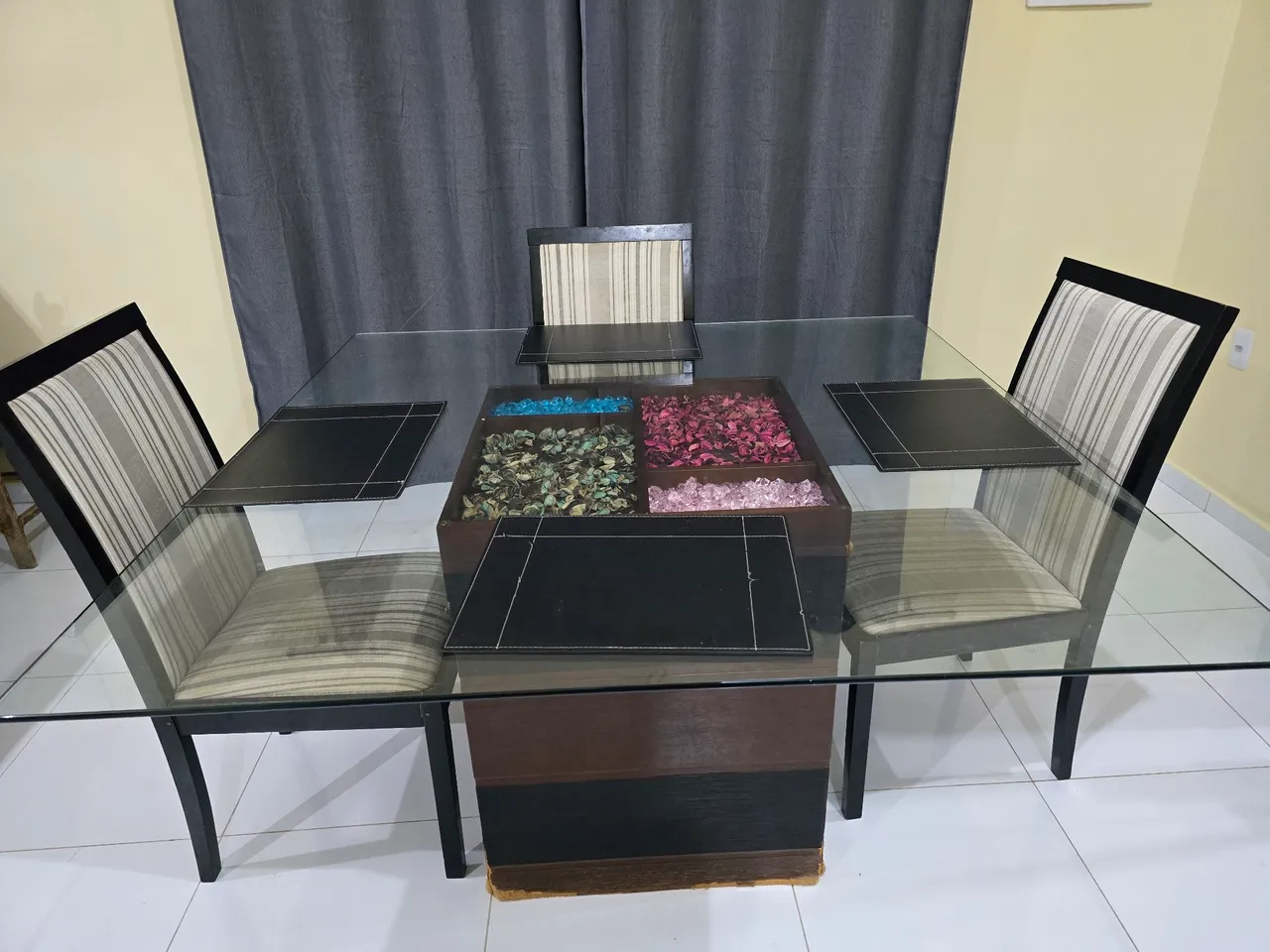 Mesa de Jantar para 8 cadeiras