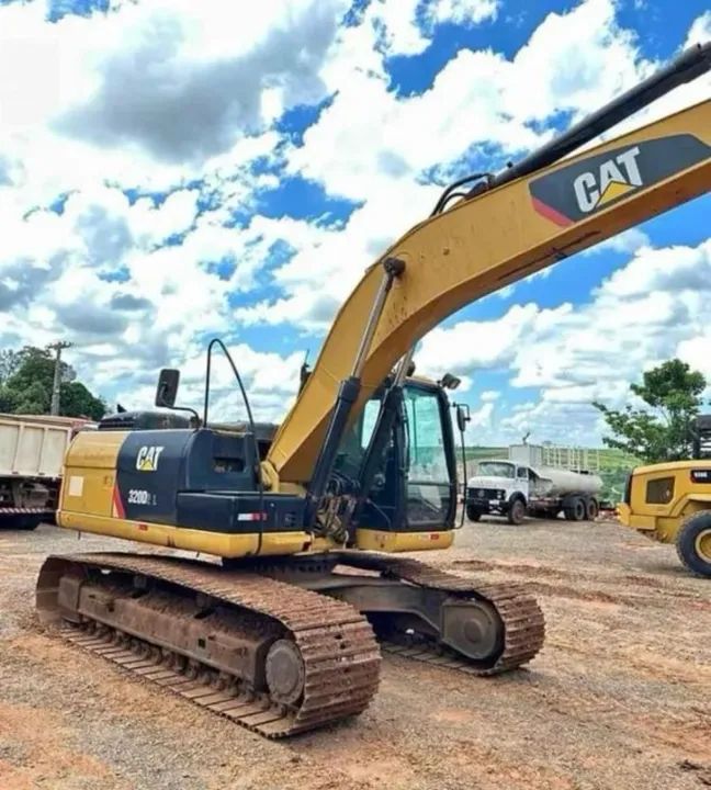 Vendo Escavadeira Hidráulica Cat ano 2014 ( Parcelo )