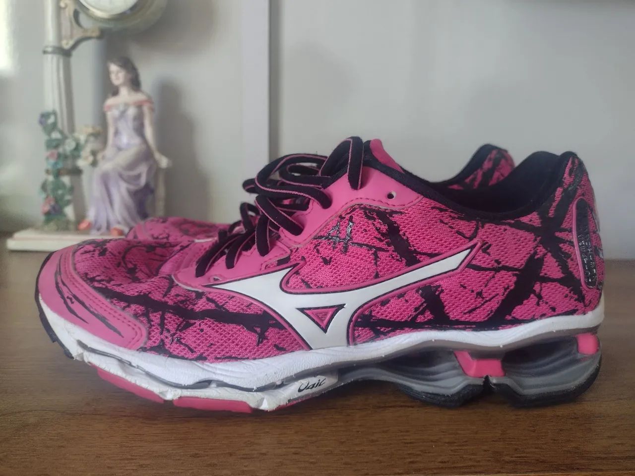 Tênis Mizuno número 37.