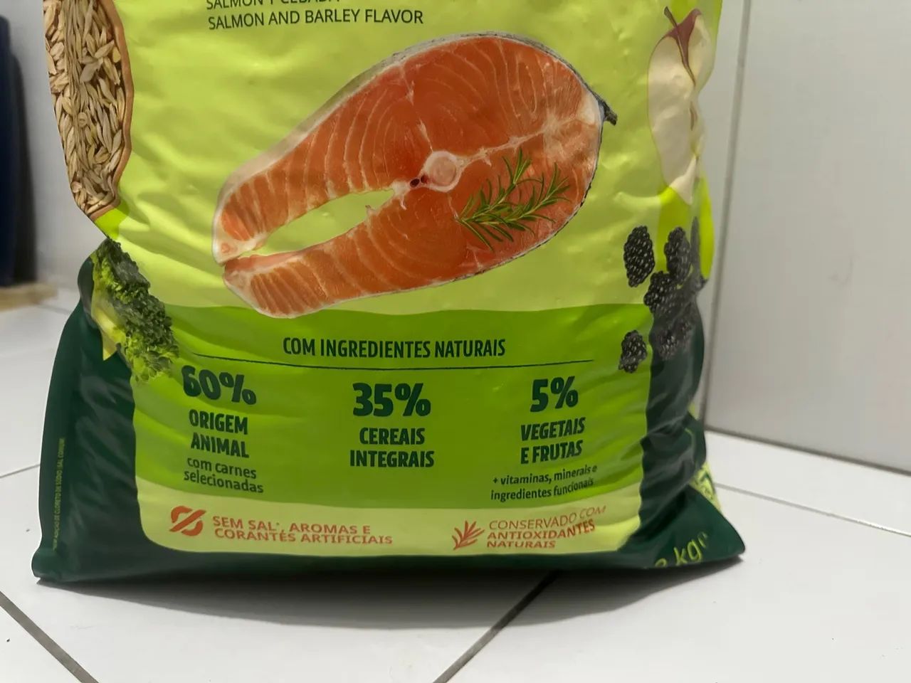 Ração para Cães grandes com Salmão e Cevada - 12Kg - Foto 2
