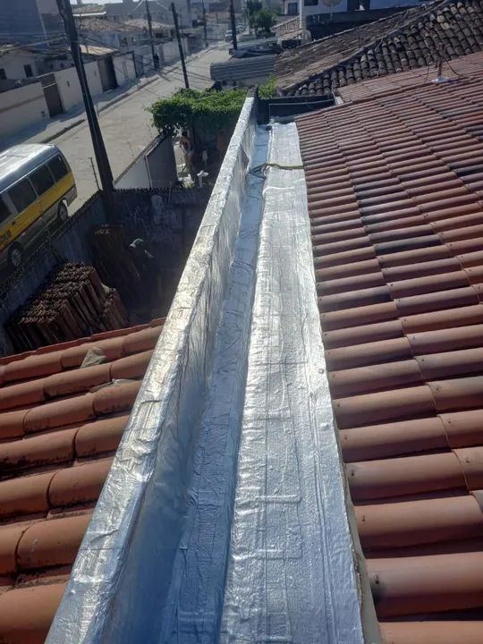 Eric Telhados colocação de manta fria  aplicação de tercly D3 manta líquida  - Foto 4