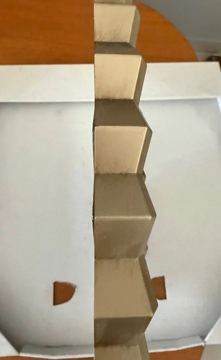 Espelho Decorativo Redondo com moldura hexagonal Dourada  - Foto 4