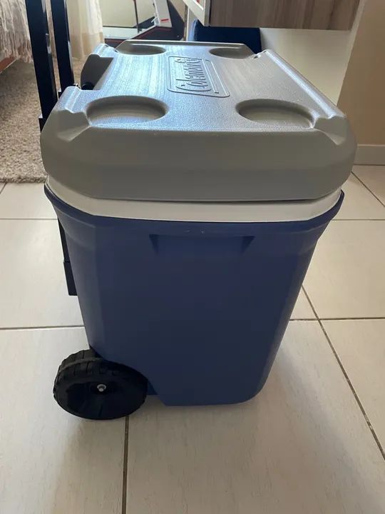 Caixa Térmica com Rodas 61,5L Coleman - Foto 3