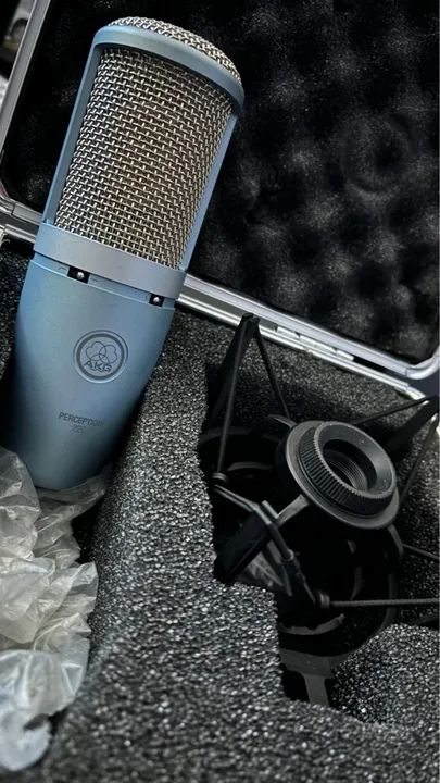 Microfone Akg P220