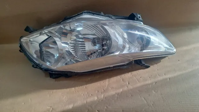 Farol Direito Corolla 2012