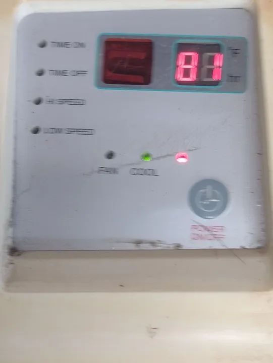VENDO 2 AR CONDICIONADO HAUER FUNCIONANDO PERFEITAMENTE - Foto 3