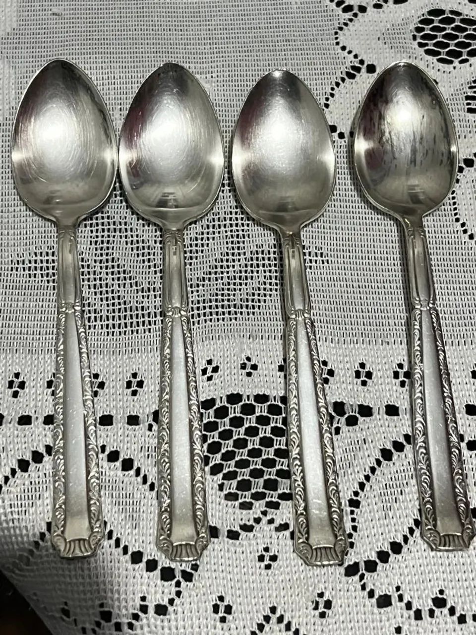 Conjunto de 4 Colheres Antigas em Prata 