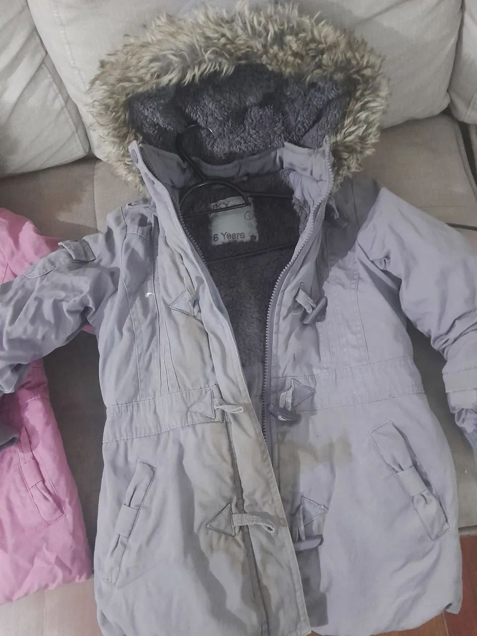 Casaco Rosa Infantil com Capuz, é cor cinza - Foto 3