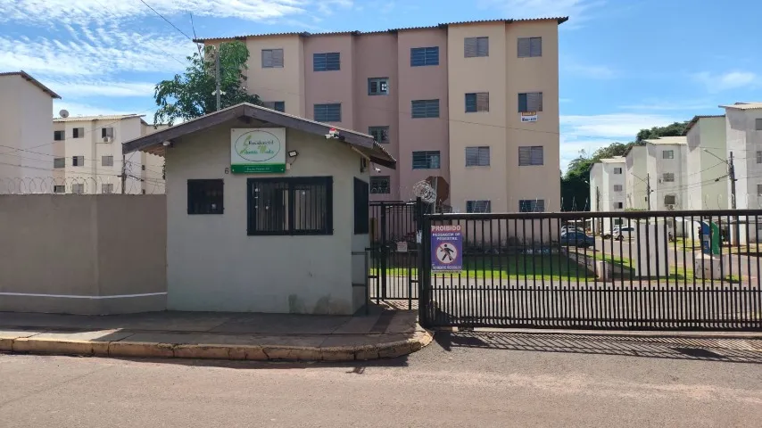 Apê térreo. Bairro Aero Rancho. 2 quartos e etc. condomínio fechado no asfalto