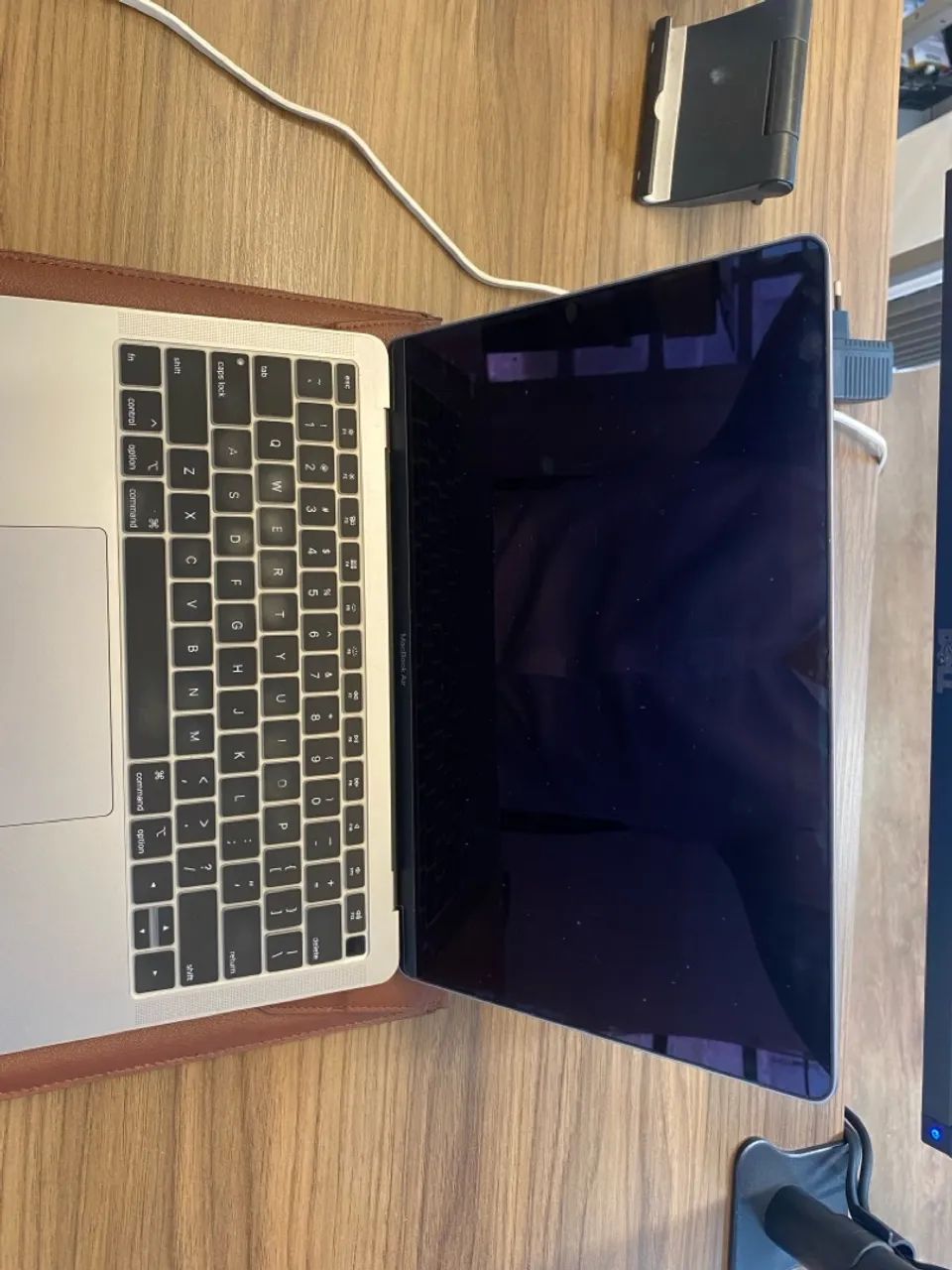 Macbook Air 19 Core i5 8gb ram 120 ssd