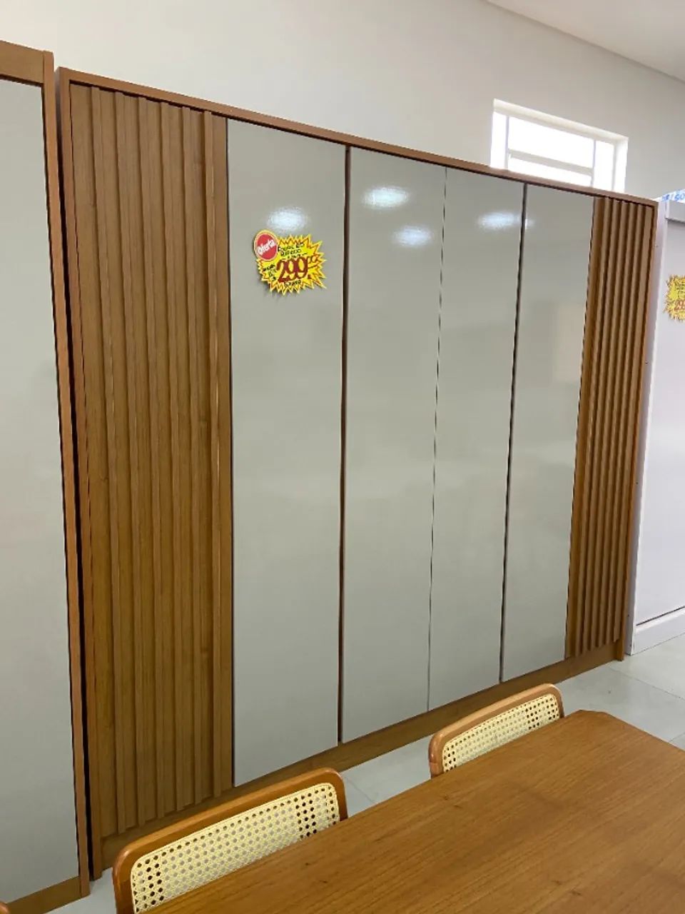 Guarda-Roupa 6 Portas com Gavetas Amplas e Slow Motion