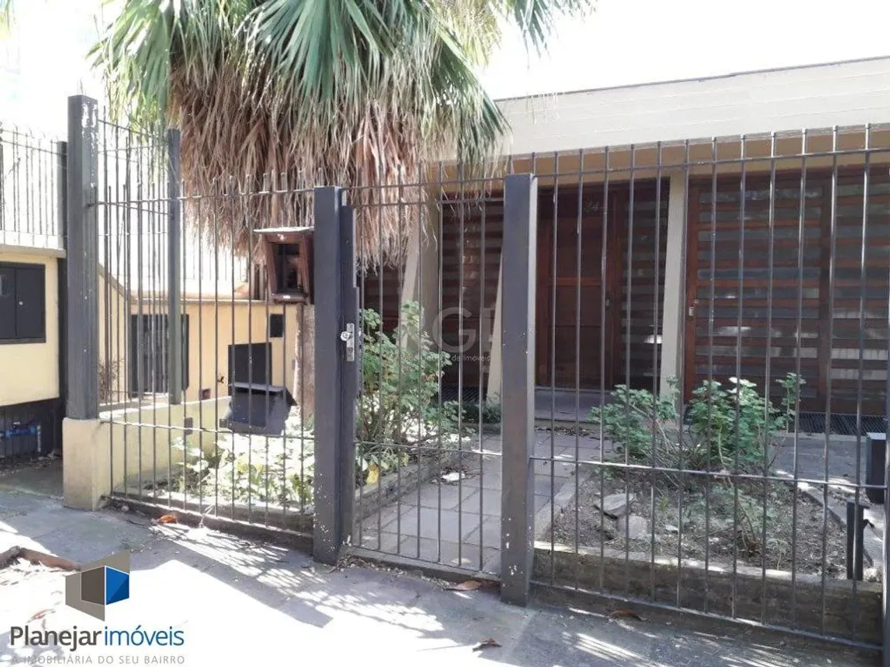 Casa para Venda - 385m², 5 dormitórios, sendo 1 suites, 4 vagas - Petrópolis